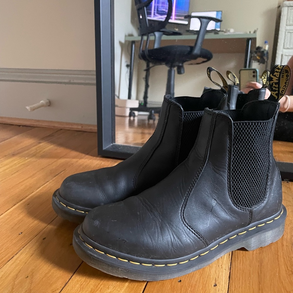 2976 YELLOW STITCH SMOOTH LEATHER CHELSEA BOOTS